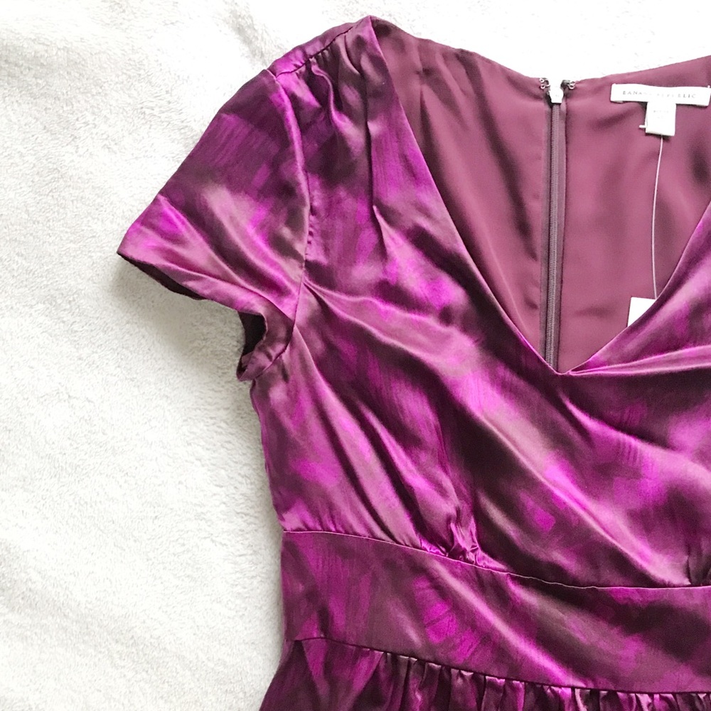 NWT Banana Republic Satin Petite V-Neck Dress